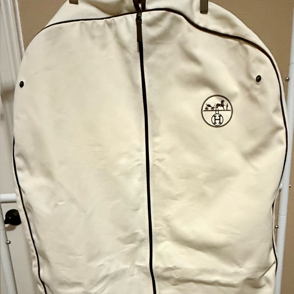 Hermes Ivory Garment Carryall with Dark Accents - Picture 2 of 3